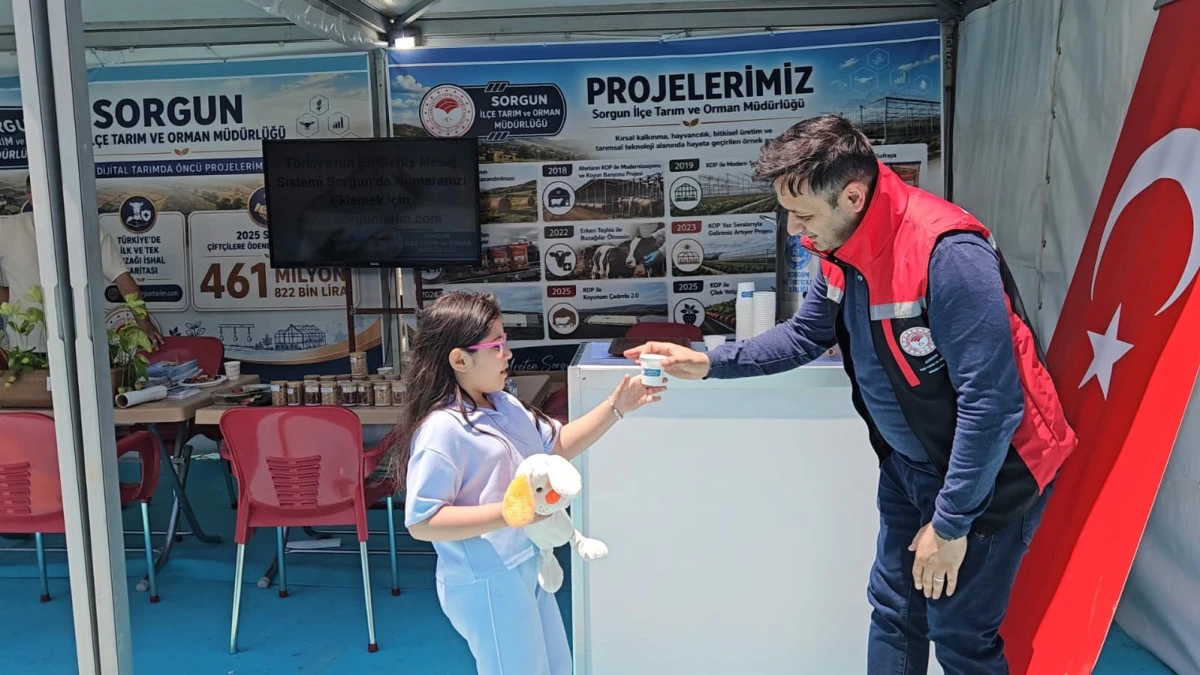 600 kişiye ballı s&uuml;t ikram edildi