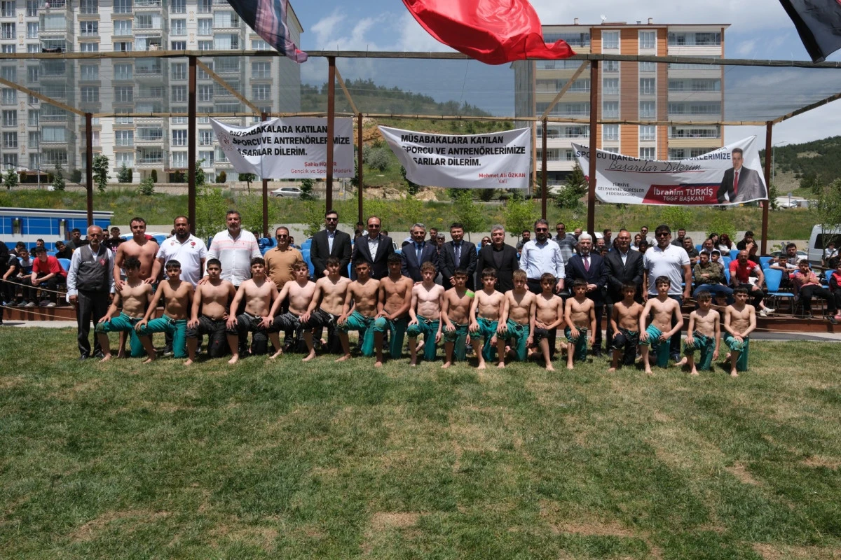 Aba ve Karakucak Güreşi Yıldızlar Türkiye Birinciliği yapıldı