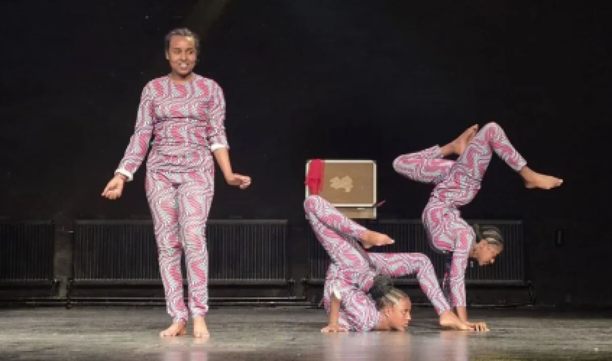 &ldquo;Afrika Sirki&rdquo; g&ouml;sterisi, &ccedil;ocukları eğlendirdi