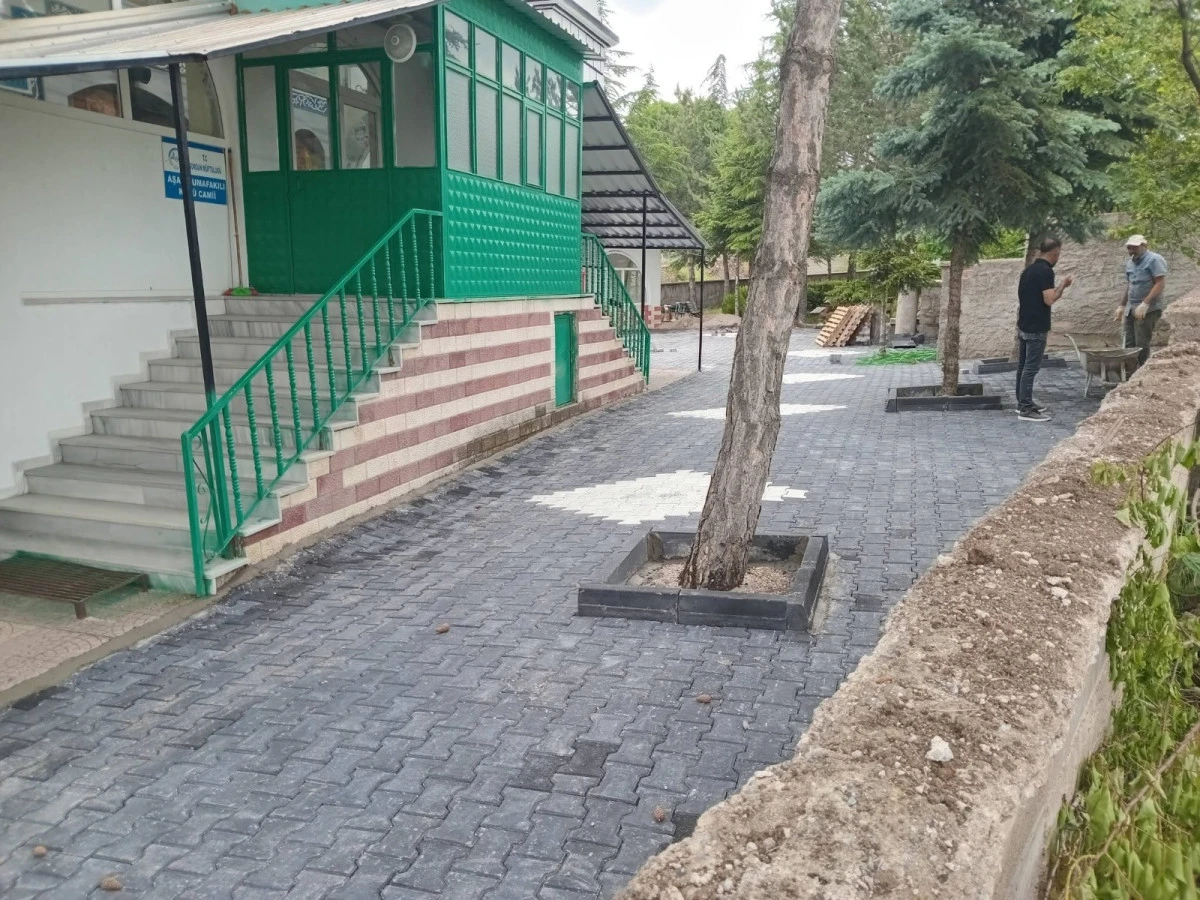Aşağı Cumafakılı k&ouml;y&uuml; cami bah&ccedil;esinde &ccedil;evre d&uuml;zenlemesi