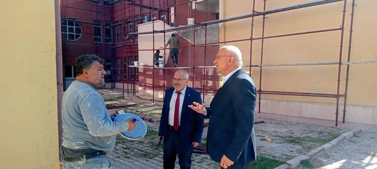 Atatürk ortaokulunda dış cephe onarımı