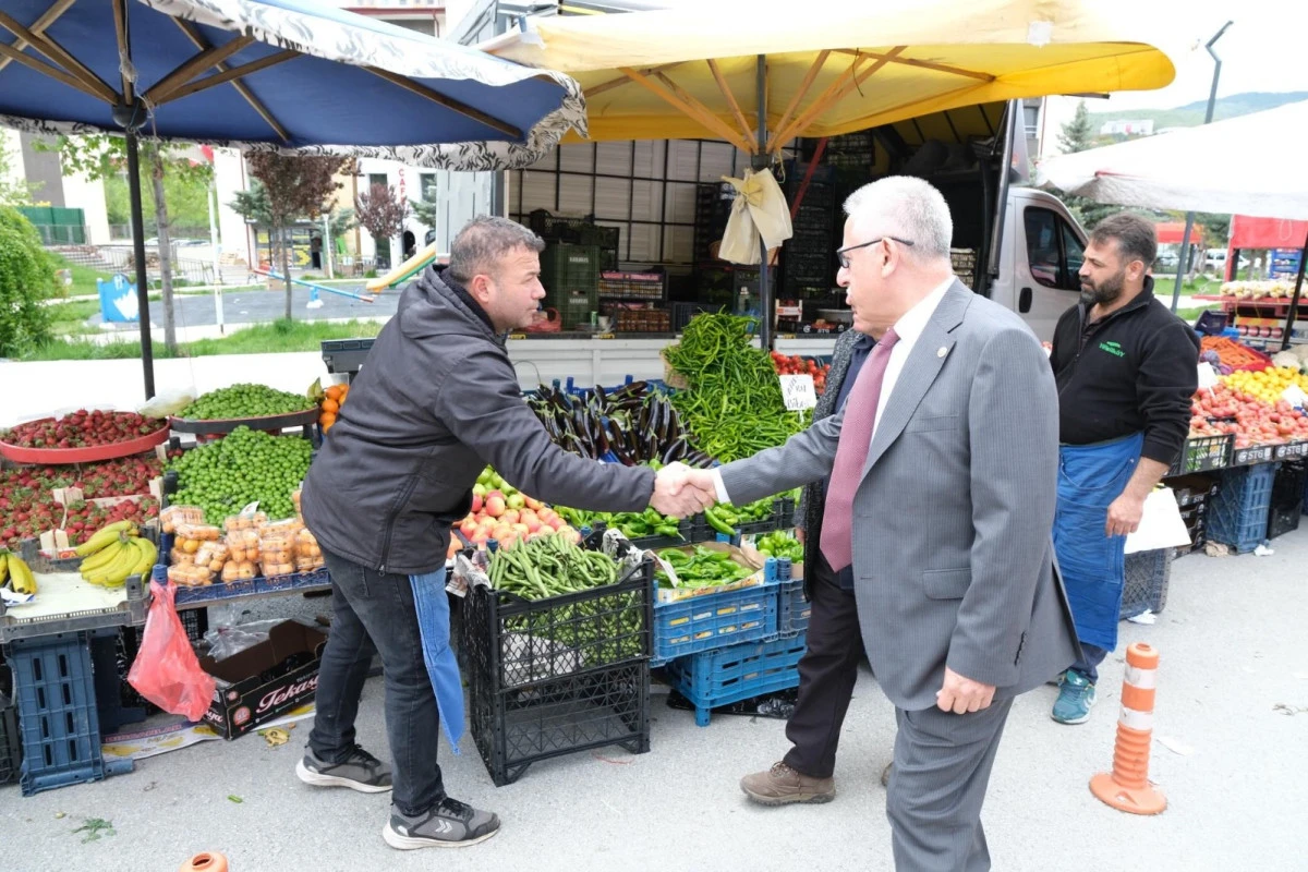 Başkan Arslan pazarcı esnafını dinledi