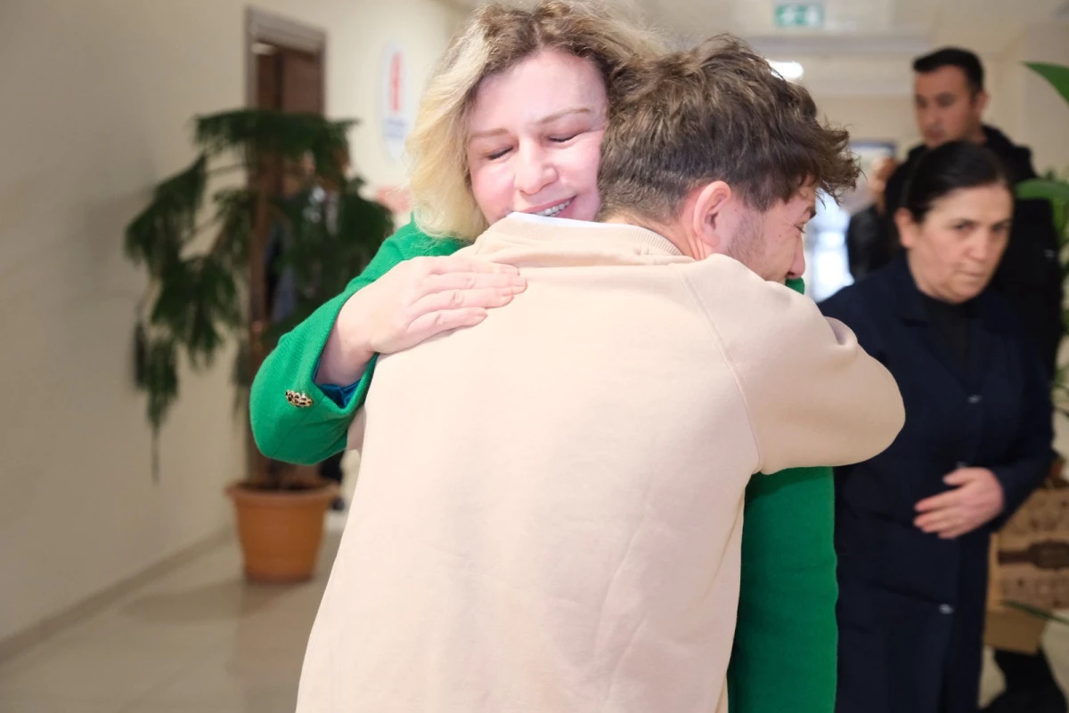 Bayan &Ouml;zkan&rsquo;dan duygulandıran ziyaret