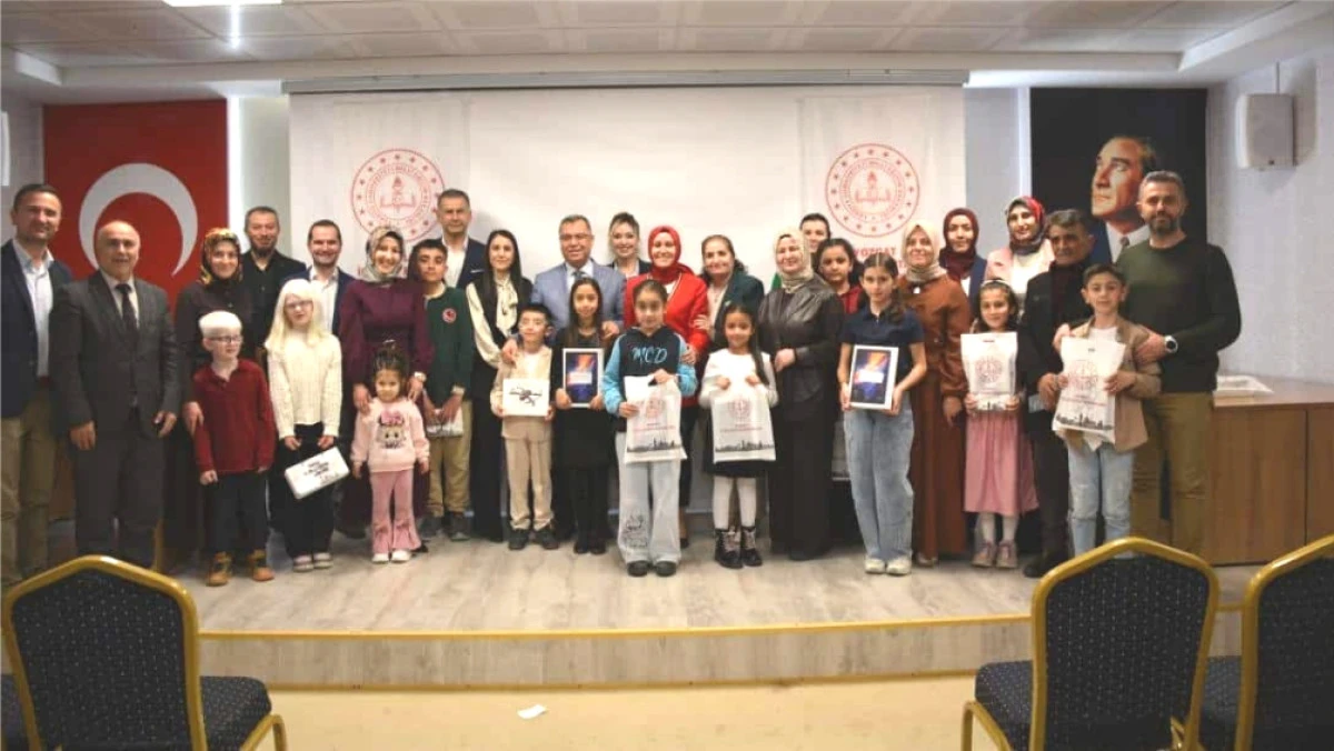 Dereceye giren &ouml;ğrenciler&ouml;d&uuml;llendirildi