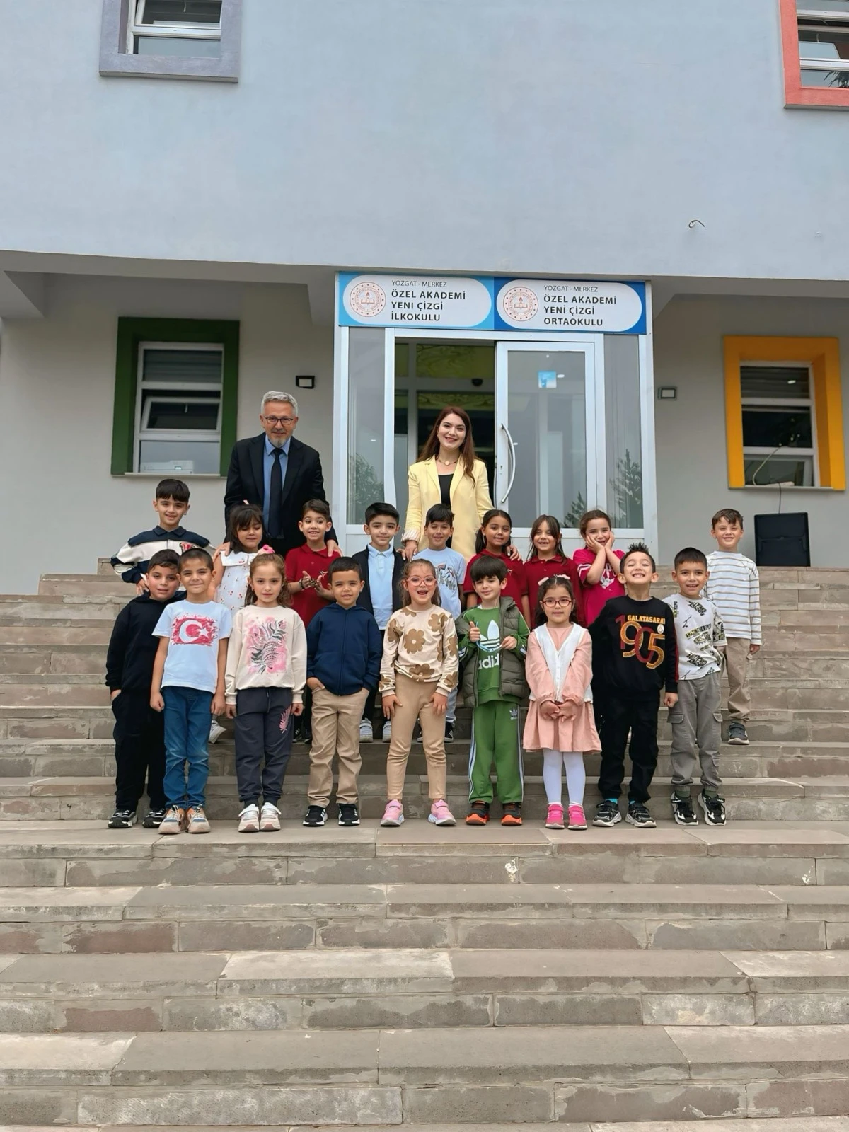 Engellilere Olan Sevgisini İşaret Diliyle Duyurdular