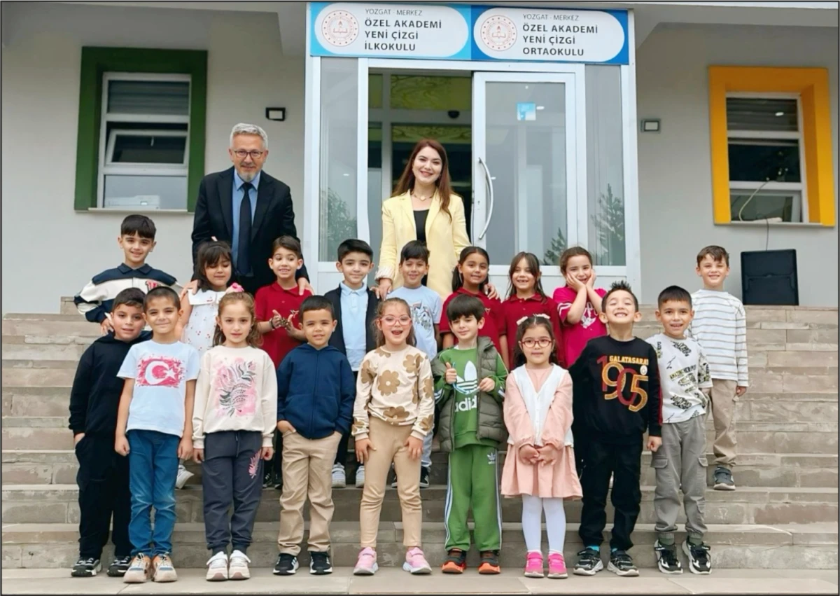 ENGELLİLERE OLAN SEVGİSİNİ  İŞARET DİLİYLE DUYURDULAR