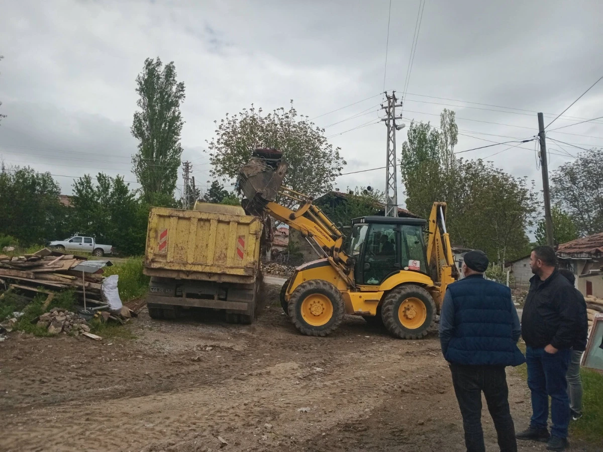 Evi yanan vatandaşa yardım eli