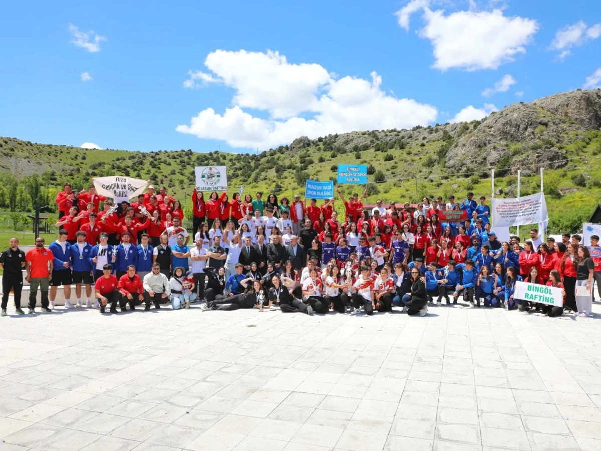 Gen&ccedil;ler festivalde buluştu