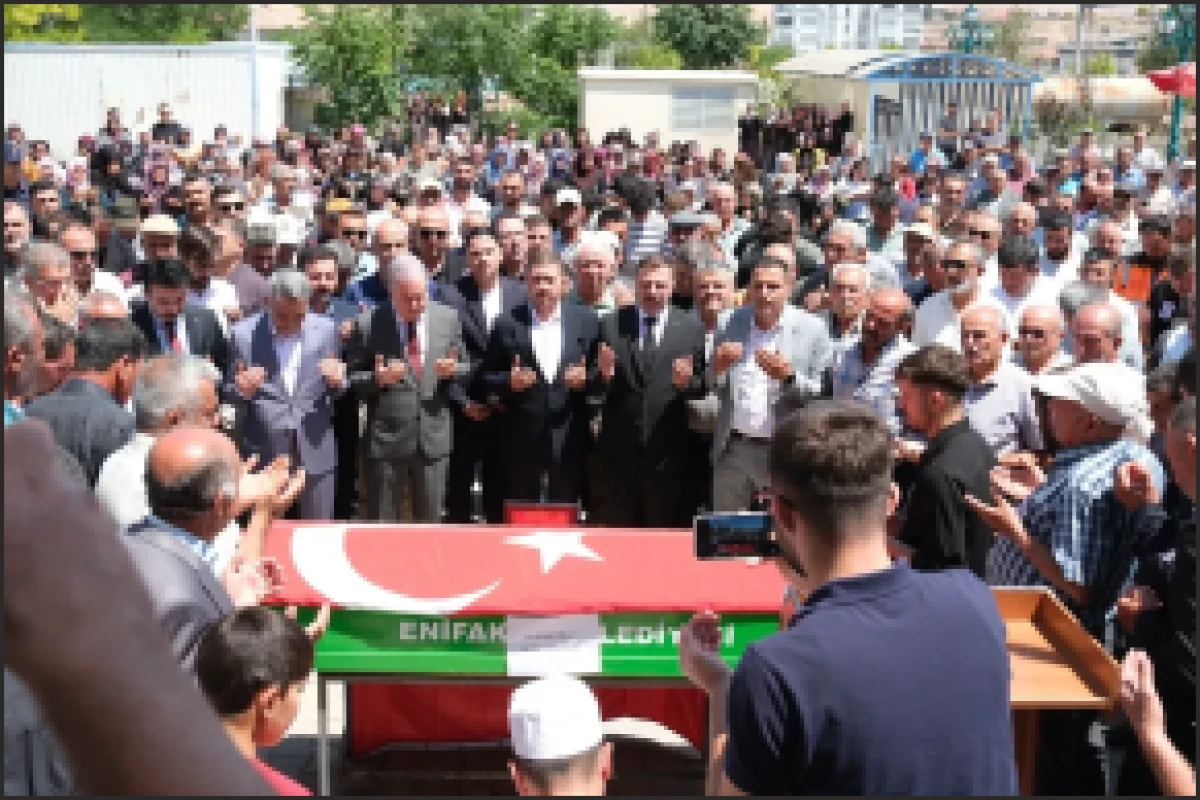 Hayatını kaybeden  belediye başkanı toprağa verildi