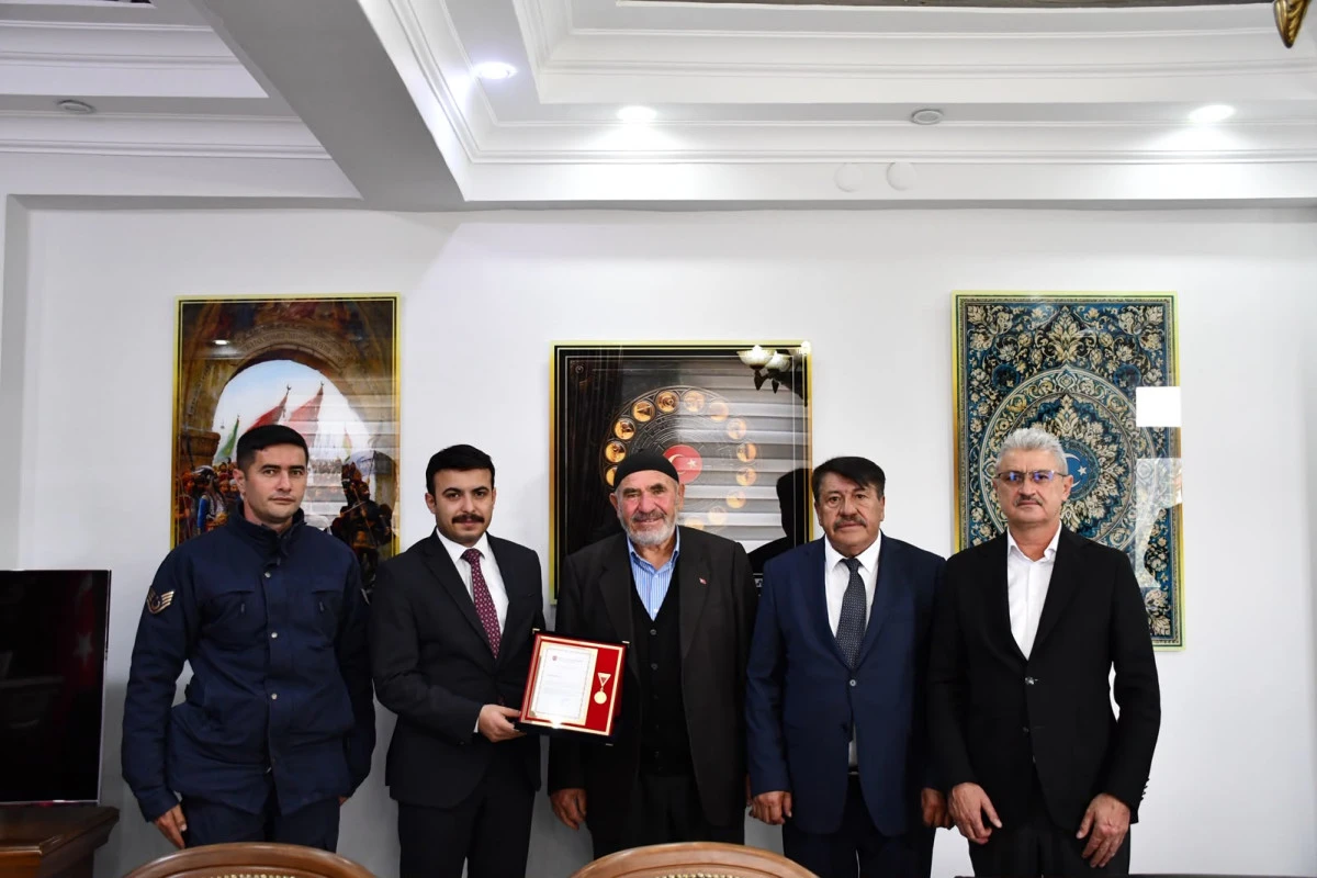 HAYIRSEVER İBRAHİM ERTEK&rsquo;TEN T&Uuml;RK SİLAHLI KUVVETLERİNİ G&Uuml;&Ccedil;LENDİREN ANLAMLI BAĞIŞ