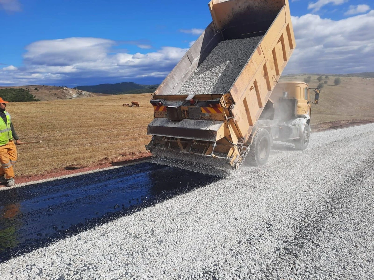 İlçe Özel İdare Müdürlüğü’nün su ve yol çalışmaları