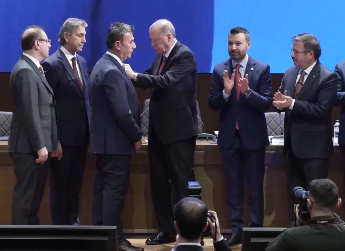 Karadavut&rsquo;a Rozetini Cumhurbaşkanı Erdoğan taktı