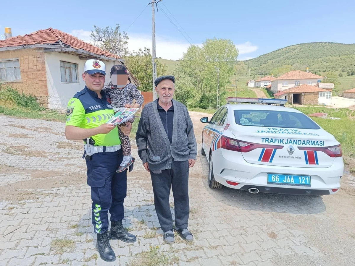 Kayıp &ccedil;ocuk ailesine teslim edildi