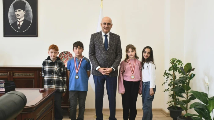 Kaymakam Aydın dereceye giren öğrencileri kabul etti