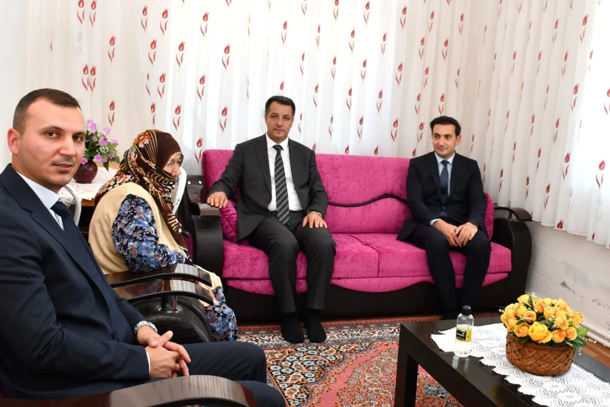 Kaymakam Canpolat şehit ailelerini ziyaret etti