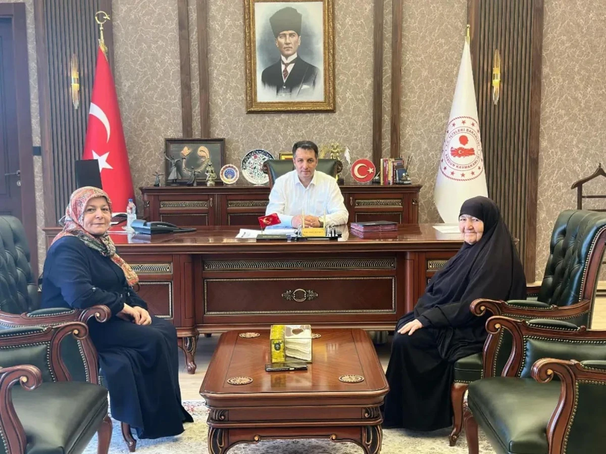 Kaymakam Canpolat Şehit Değerli&rsquo;nin ailesini ağırladı