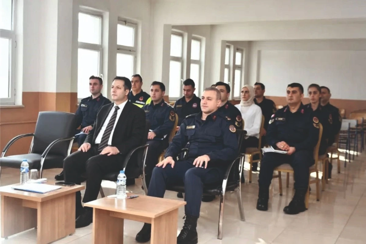 Kaymakam Canpolat&rsquo;tan jandarma personeline başarı belgesi takdimi