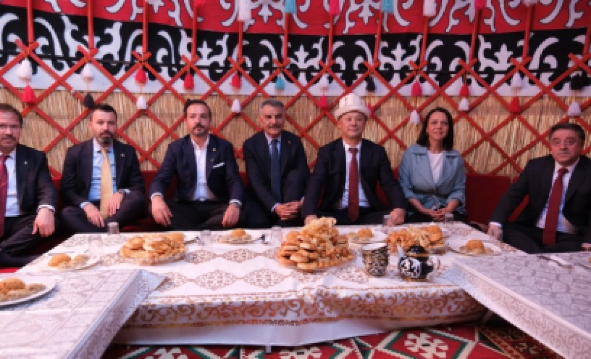Kırgızlar Yenifakılı’da festival düzenledi
