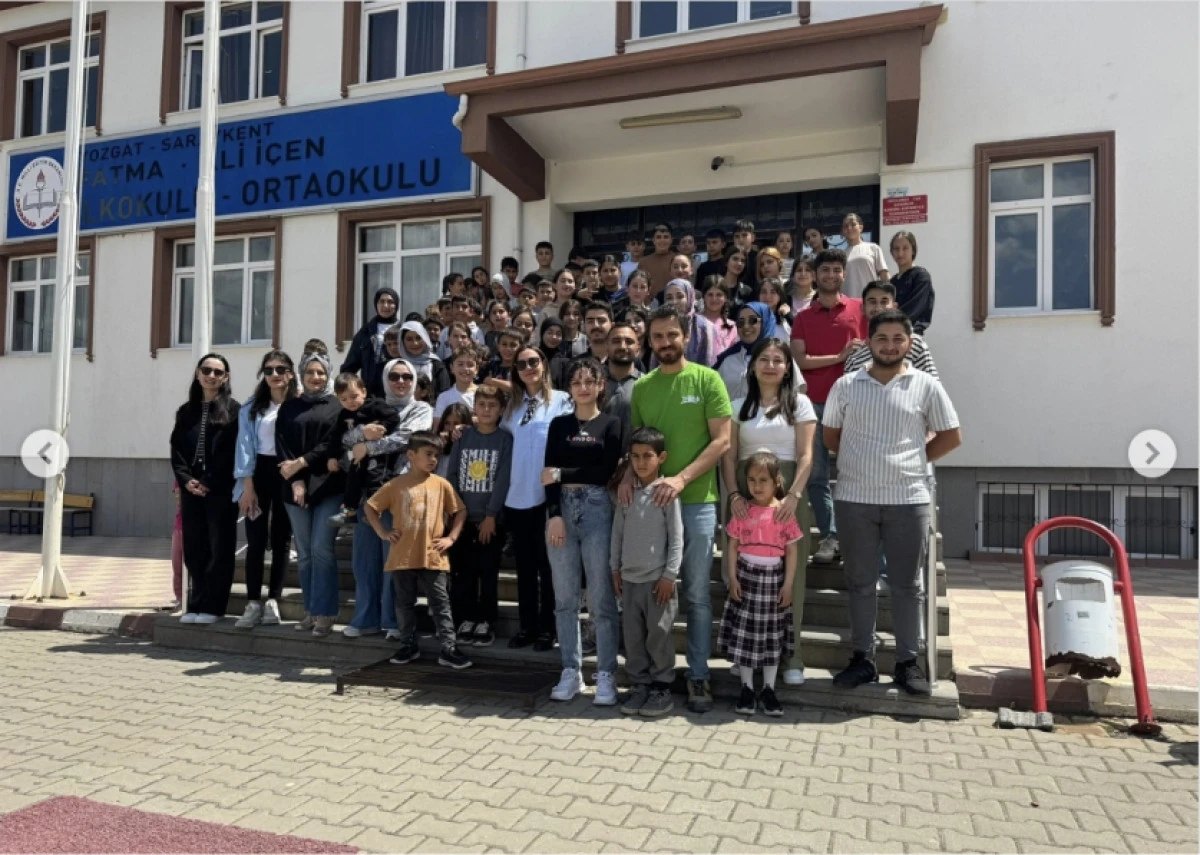Kütüphane hediye ettiler