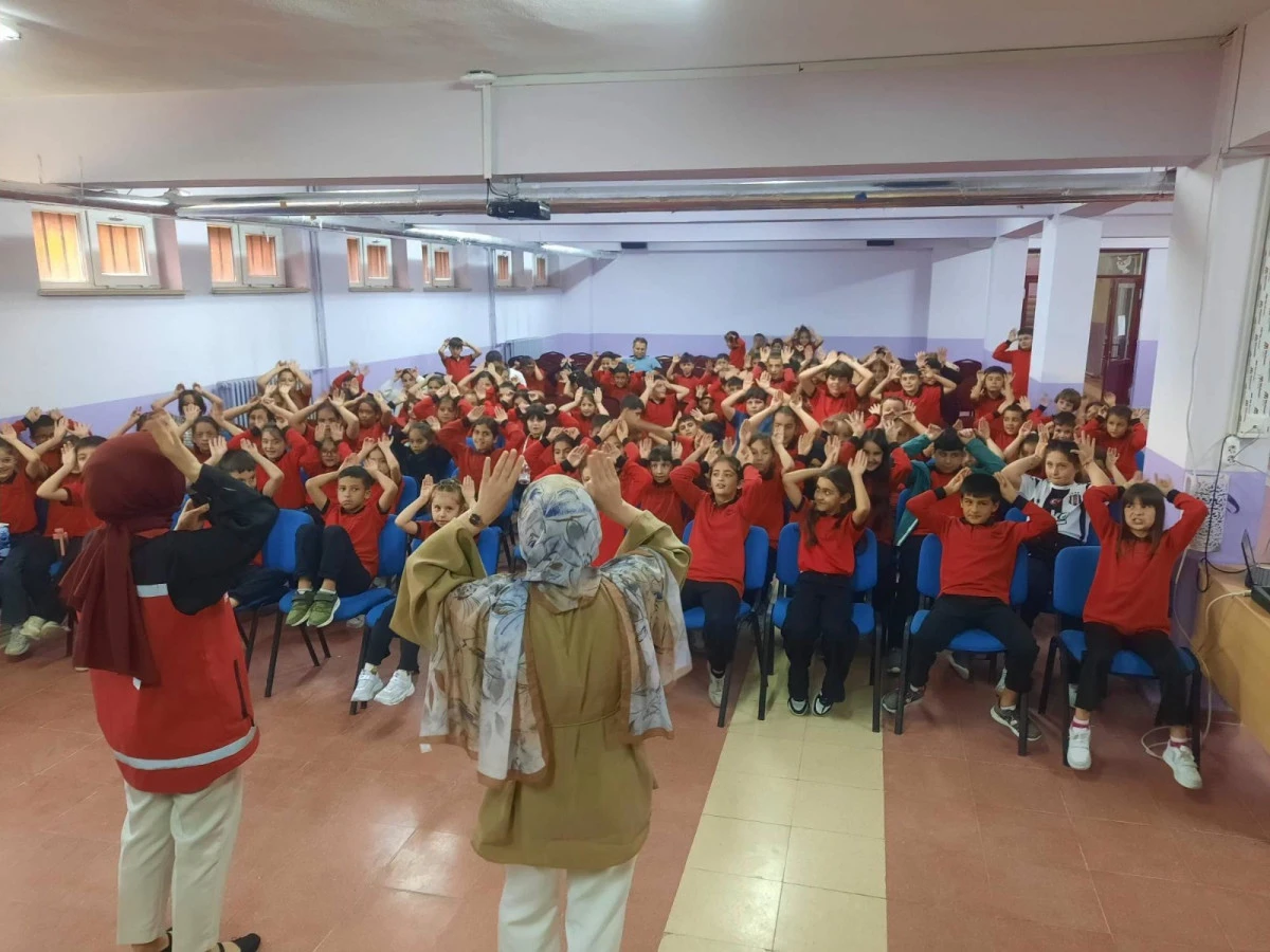 &Ouml;ğrencilere işaret dili eğitimi