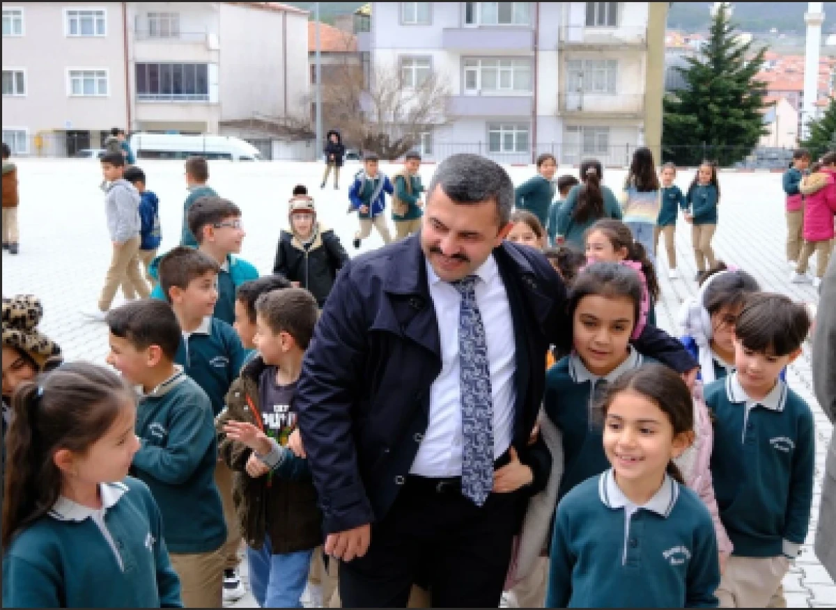 &Ouml;ĞRENCİLERLE İRARAYA GELDİ