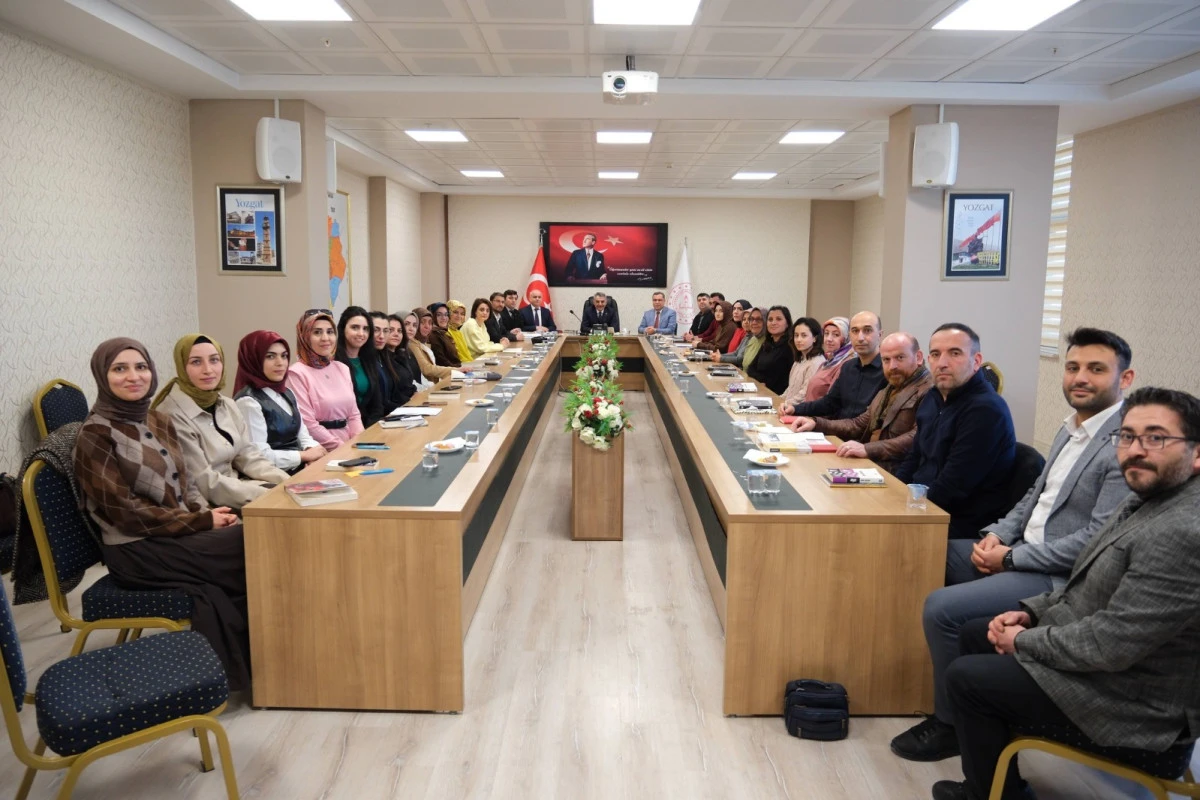 &Ouml;ğretmenlere taşra ve roman semineri