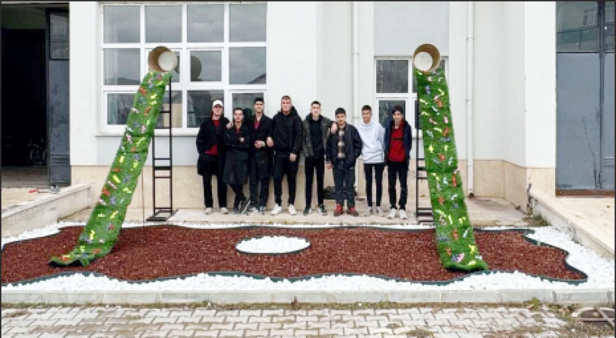 Okul öğrencileri Okullarını güzelleştirdi