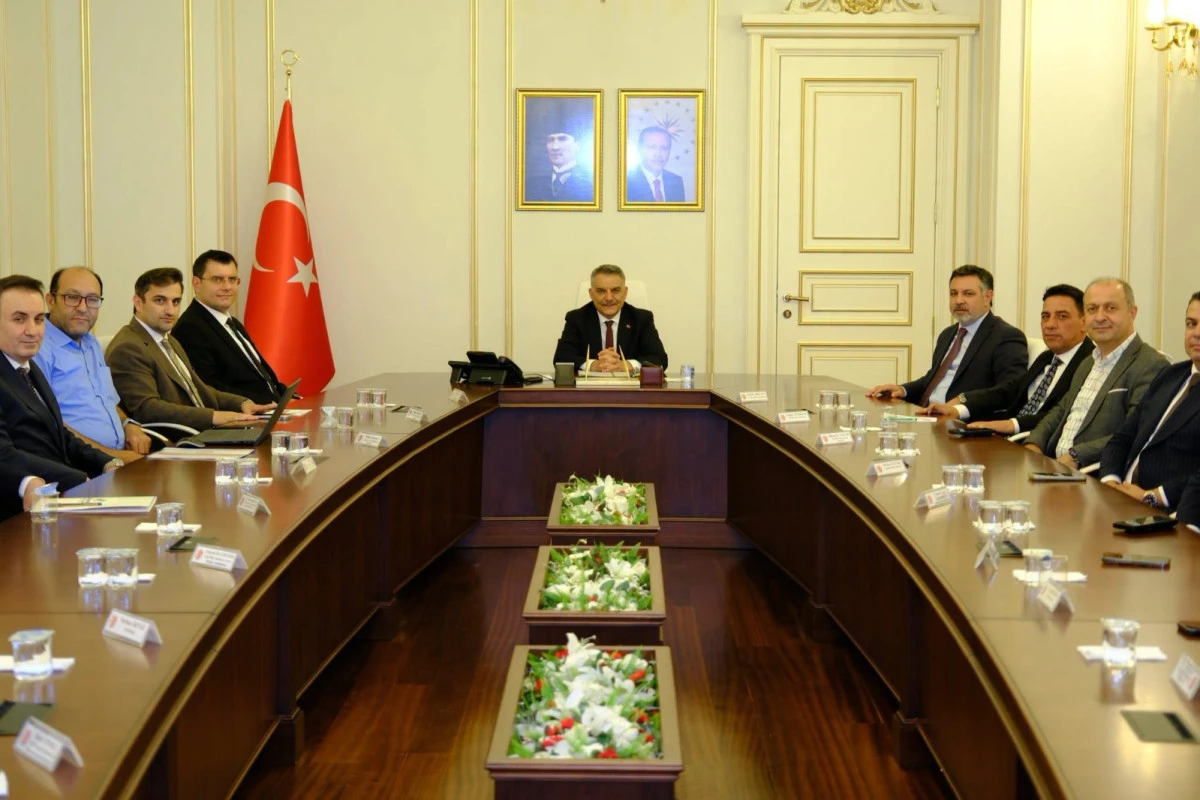 &Ouml;zkan başkanlığında yatırım zirvesi