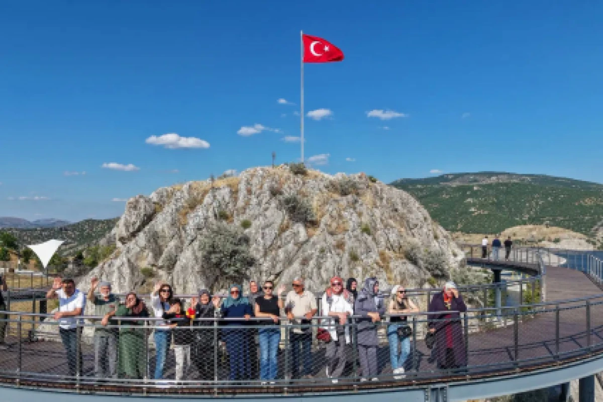 ŞEHİT AİLELERİ TURİZM ALANLARINI ZİYARET ETTİ