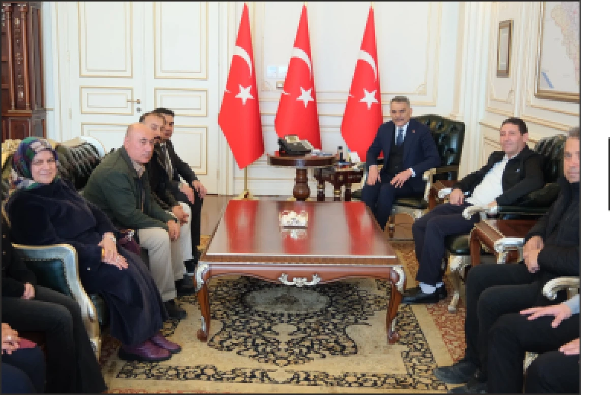 Şehit Ailelerinden Vali &Ouml;zkan&rsquo;a ziyaret