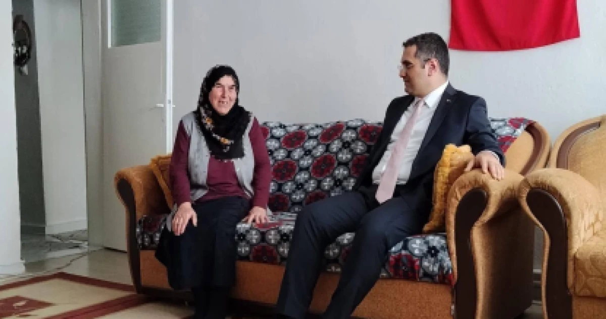 Şehit ailelerini ziyaret etti