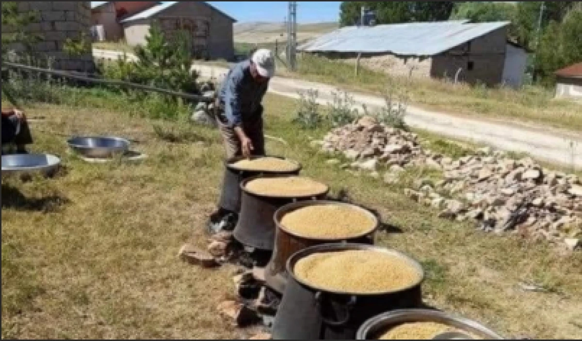 Sorgun&rsquo;da kışlık  bulgur kazanları kuruldu