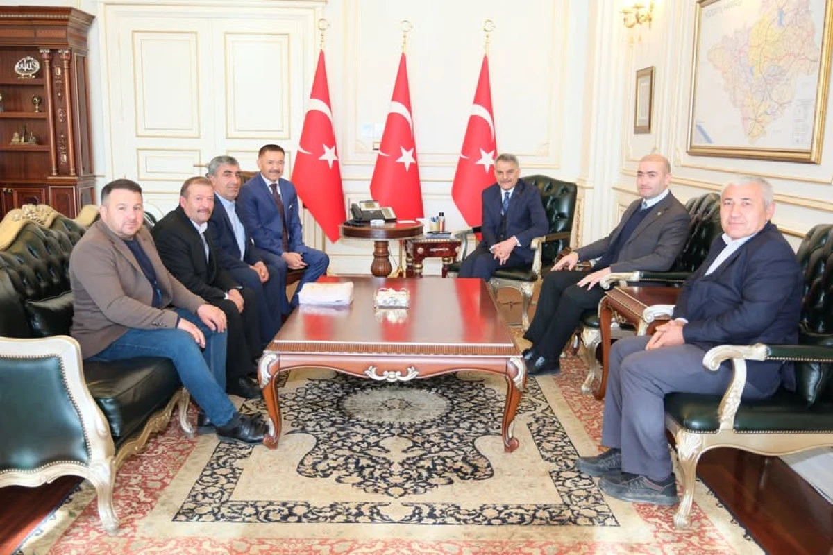 Sorgunlu muhtarlardan Vali &Ouml;zkan&rsquo;a ziyaret