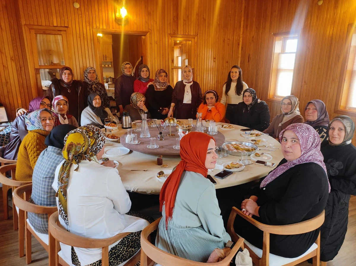 Sorgun&rsquo;un G&uuml;&ccedil;l&uuml; Kadınlarından Arabaşı Sofrasında Samimi Buluşma