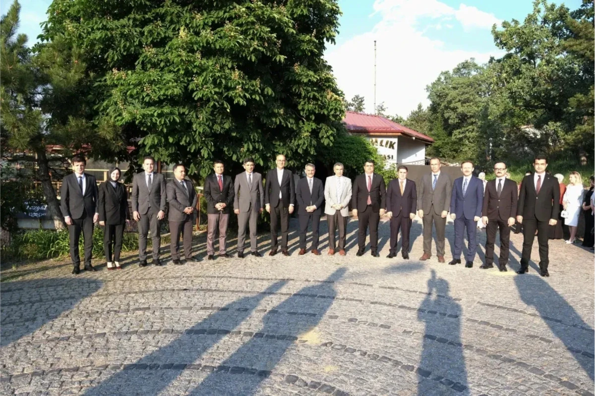 Tayini çıkan idarecilere veda   