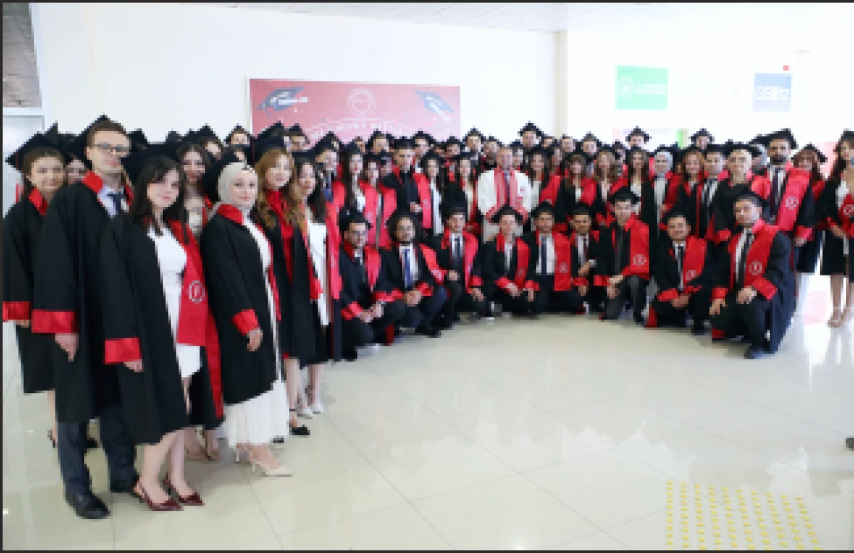 Tıp Fakültesinde mezuniyet coşkusu