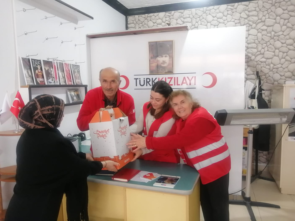 Türk Kızılayı Sorgun Şubesi’nden 910 aileye ramazan yardımı