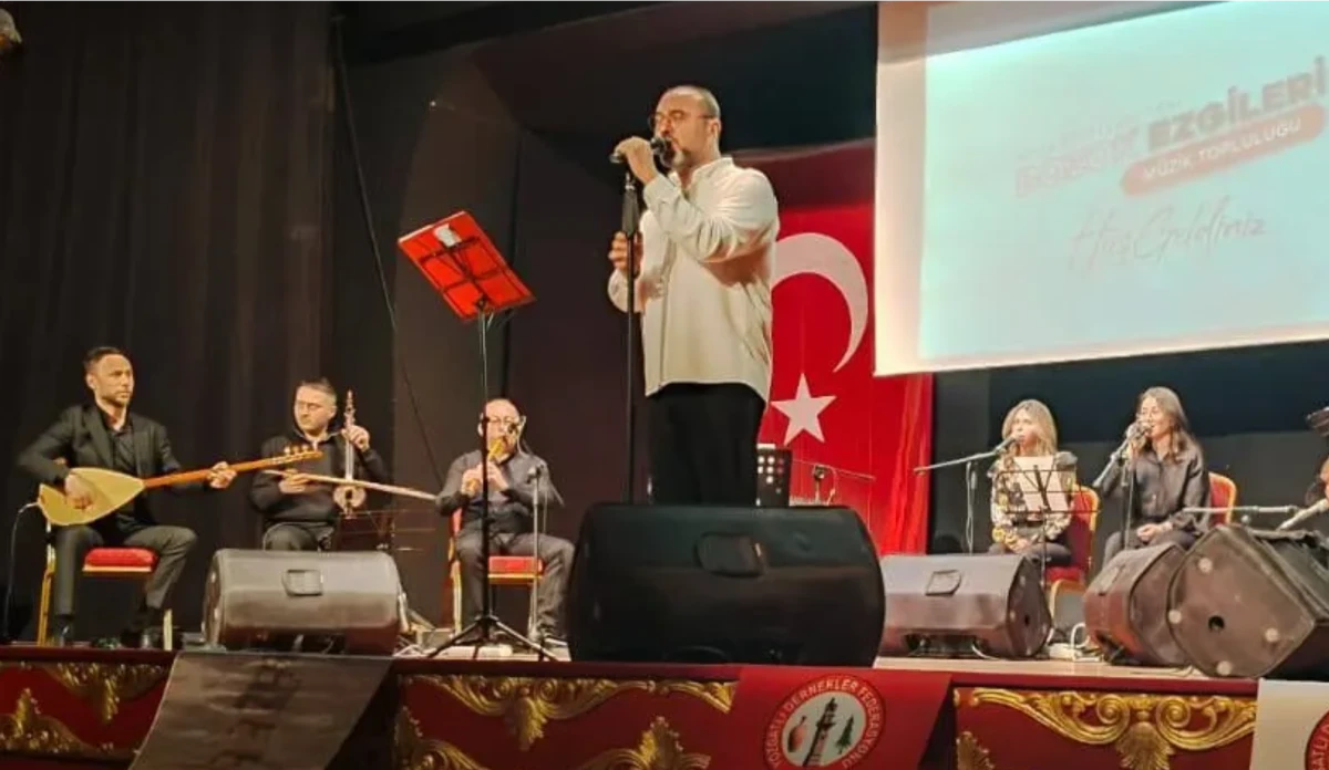 T&uuml;rk&uuml;lerle keyifli bir m&uuml;zik gecesi yaşandı