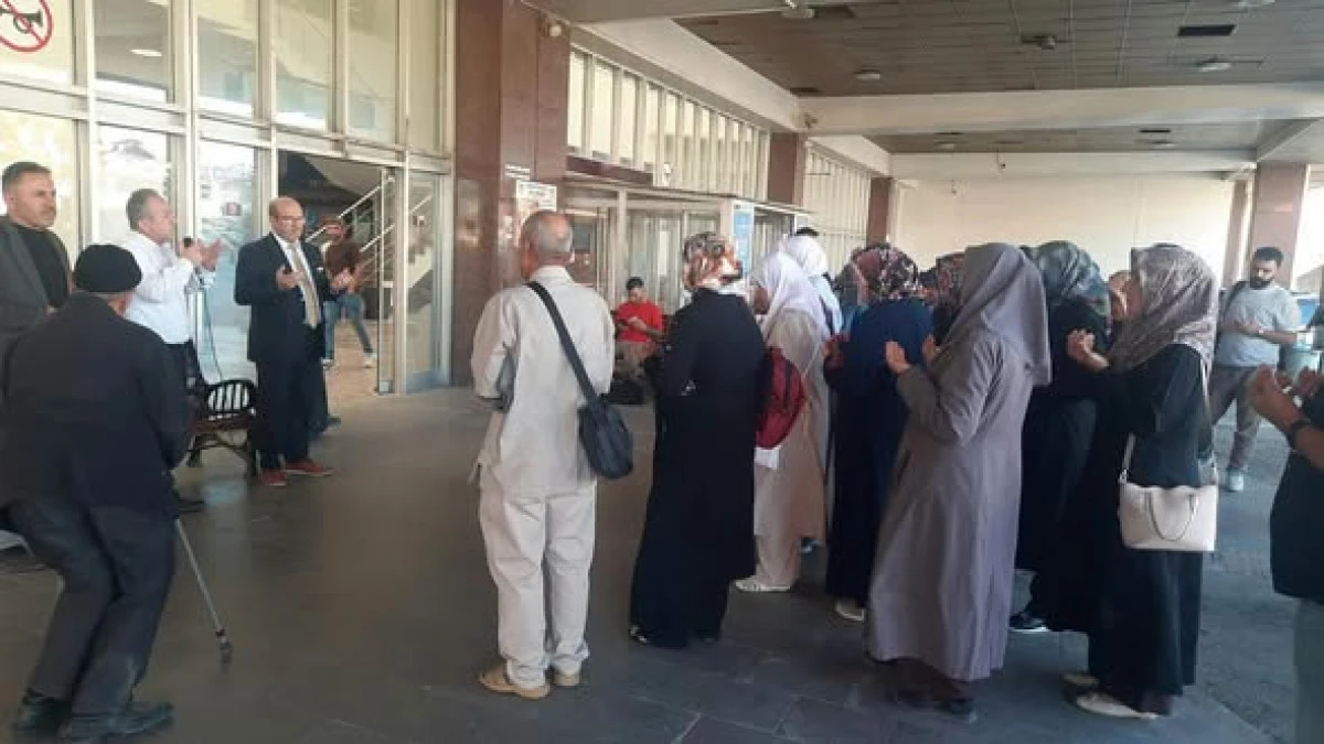 Umreciler dualarla uğurlandı