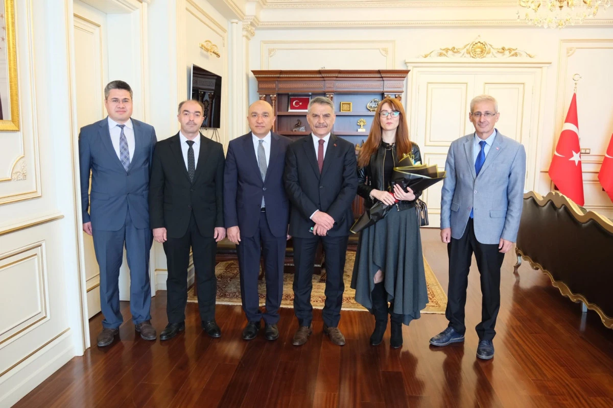 Vali &Ouml;zkan kurum personelini kabul etti