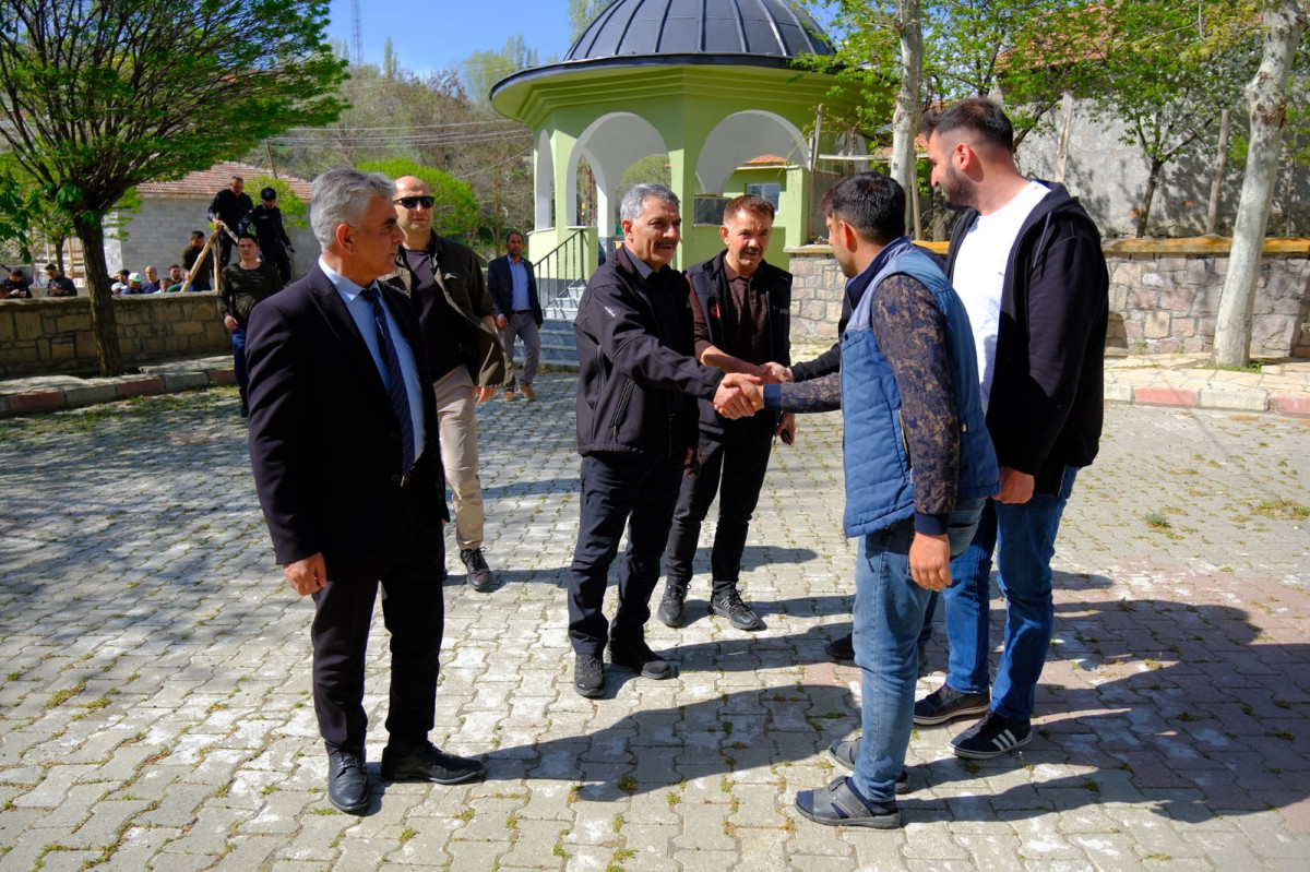 Vali Özkan’dan depremzedelere ziyaret
