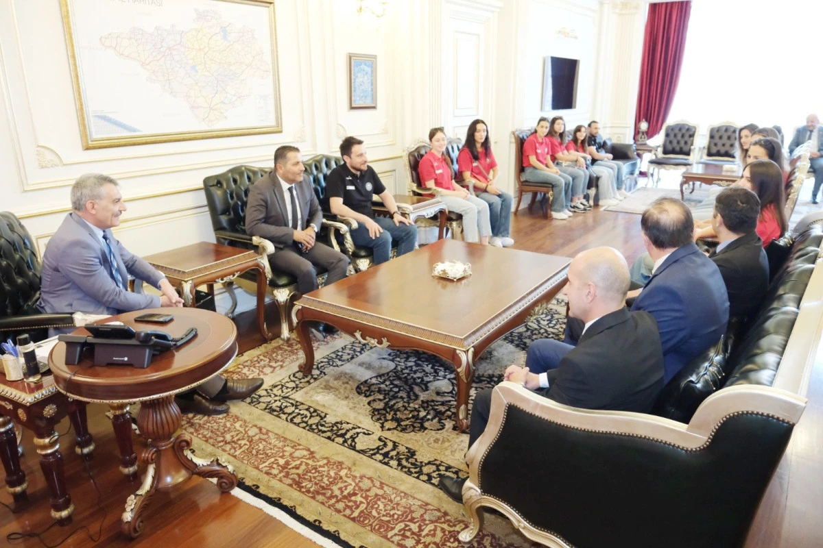Vali Özkan’dan Hentbolculara moral desteği