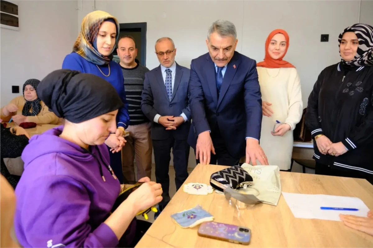 Vali &Ouml;zkan&rsquo;dan kurslara ziyaret