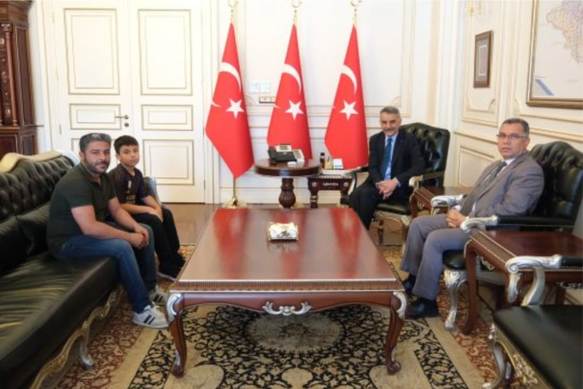 Vali Özkan’dan Türkiye birincisine tebrik