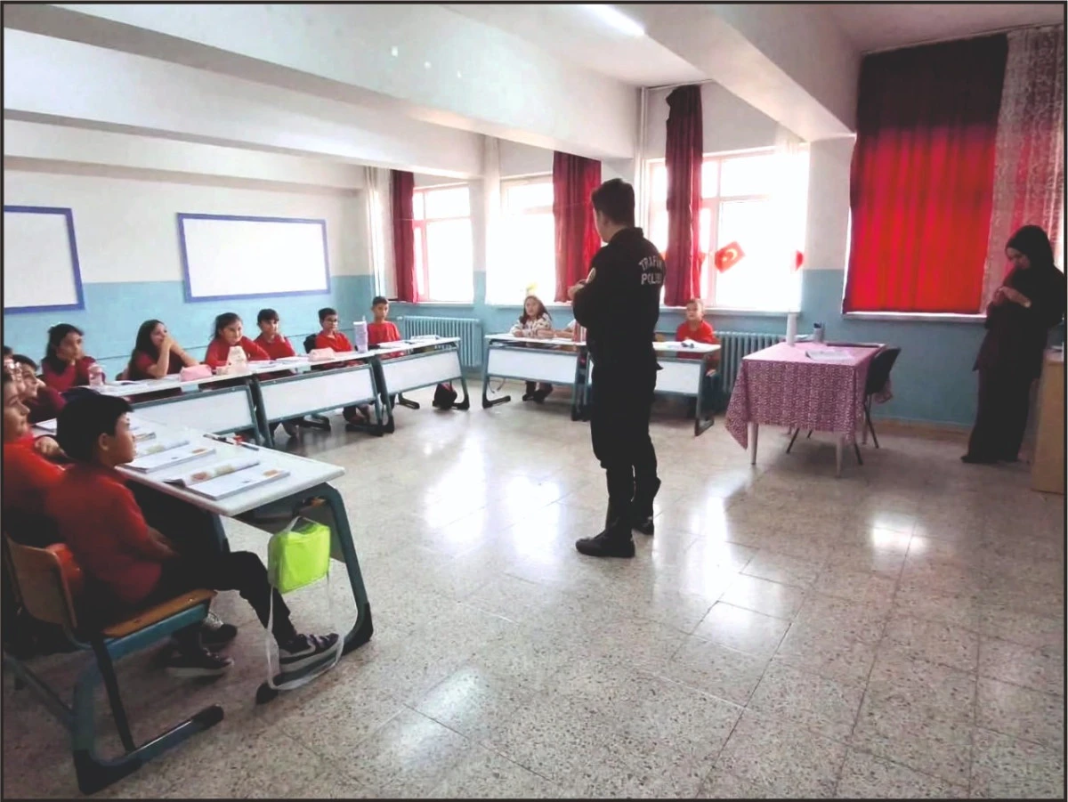 Yenifakılı&rsquo;da &ouml;ğrencilere trafik eğitimi verildi