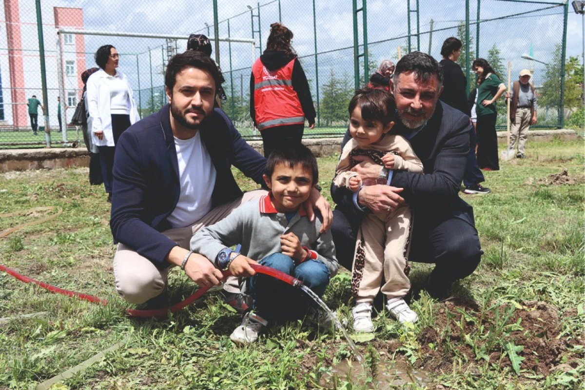 Yerk&ouml;y&rsquo;de fidanlar engeller i&ccedil;in dikildi