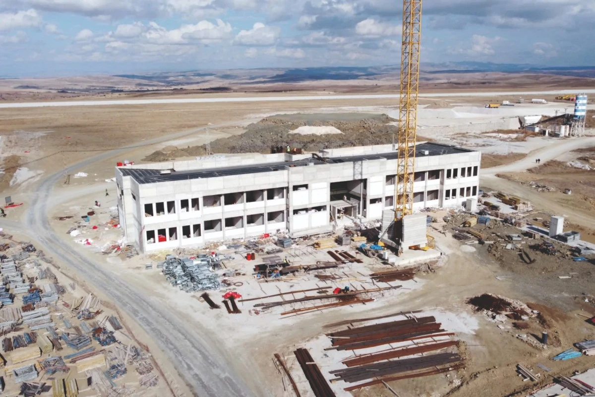 YOZGAT HAVALİMANI&rsquo;NDA &Ccedil;ALIŞMALAR HIZ KESMEDEN DEVAM EDİYOR