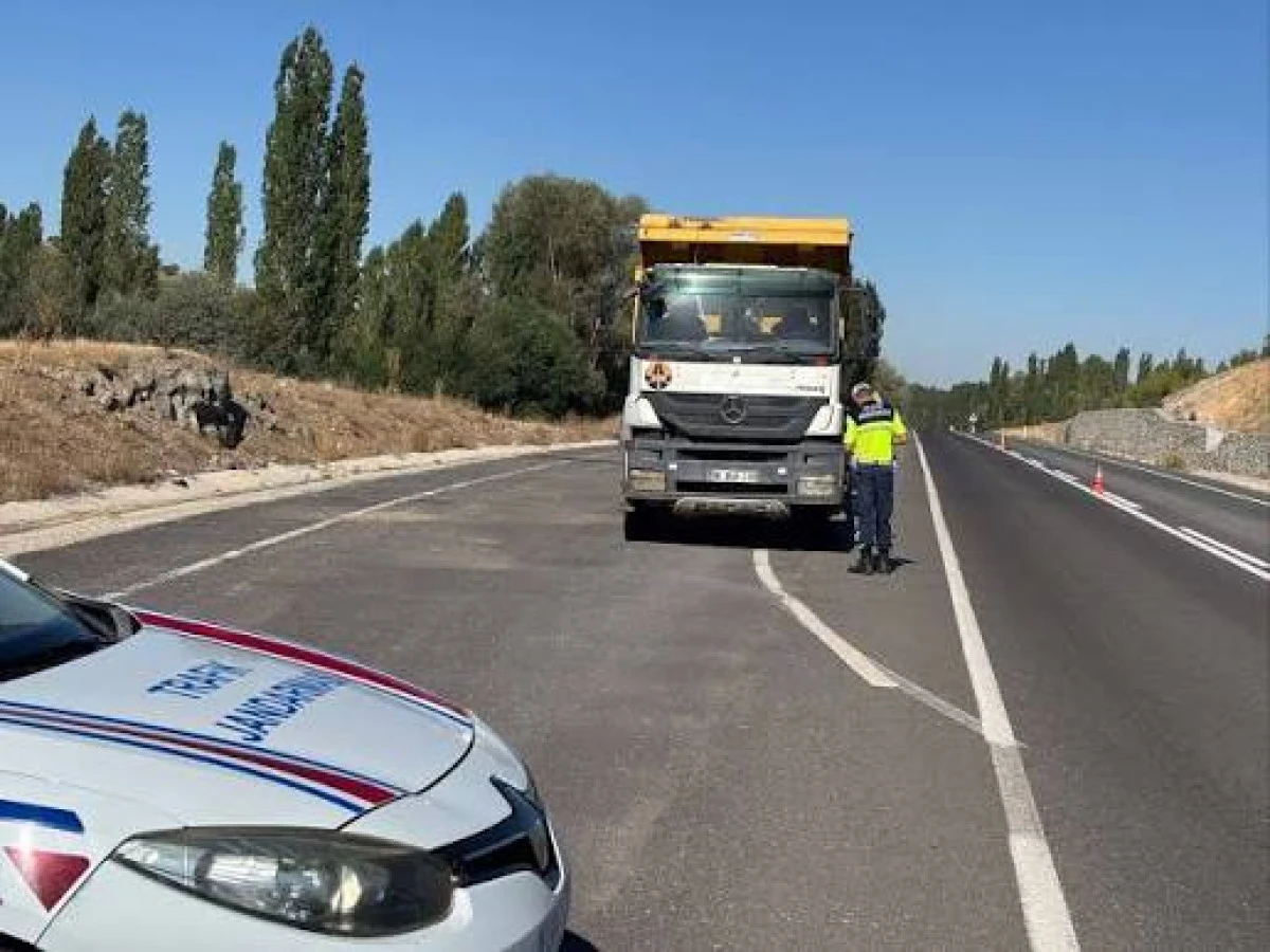Yozgat&rsquo;ta aşırı tonajlı ara&ccedil;lara karşı denetim