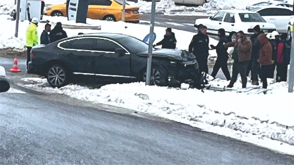 Yozgat&rsquo;ta iki otomobil &ccedil;arpıştı: 1 &ouml;l&uuml; 1yaralı